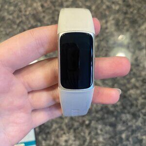 Fitbit Charge 6 Fitness Tracker with Google apps and GPS Porcelain/Silver